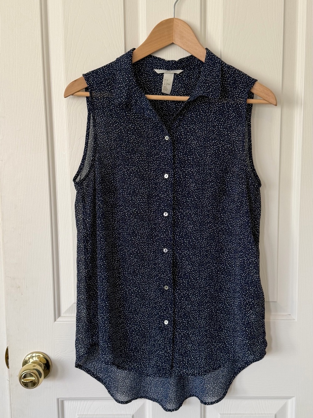 H&M Navy Sleeveless Button-Down Blouse with White Dot Pattern